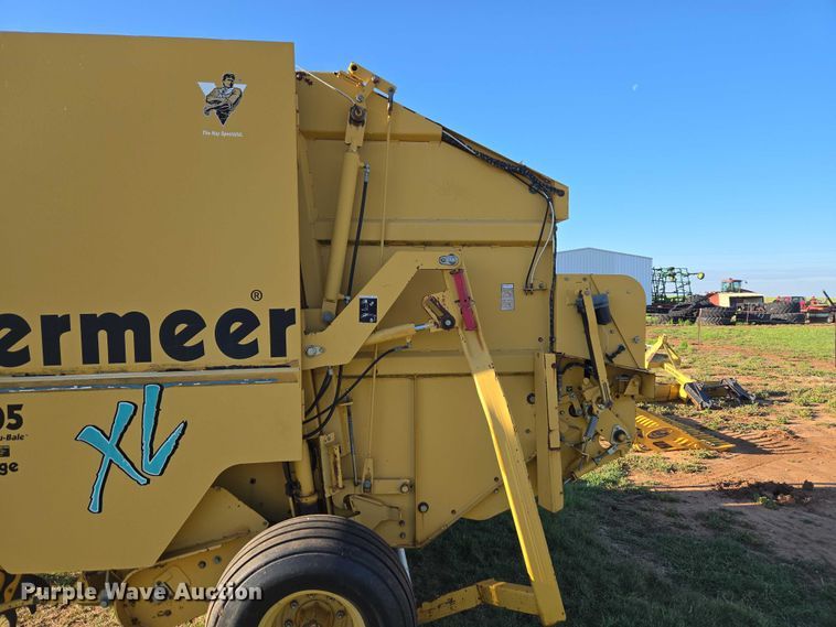 image for item ET5172 2001 Vermeer 605XL round baler