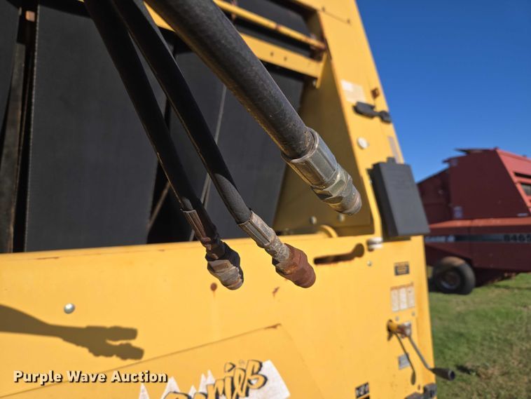 image for item ET5172 2001 Vermeer 605XL round baler