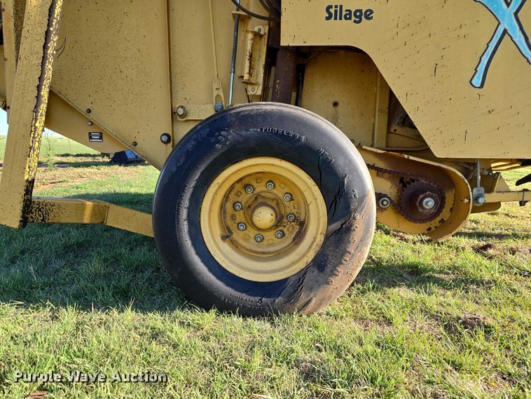 image for item ET5172 2001 Vermeer 605XL round baler