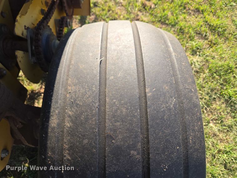 image for item ET5172 2001 Vermeer 605XL round baler