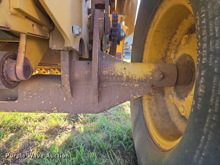 image for item ET5172 2001 Vermeer 605XL round baler