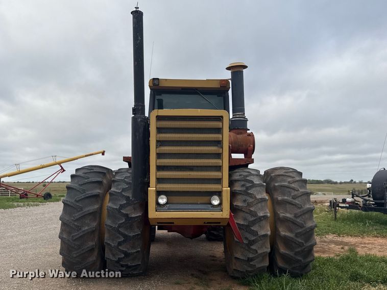 image for item ET5196 1982 Versatile 895 4WD tractor