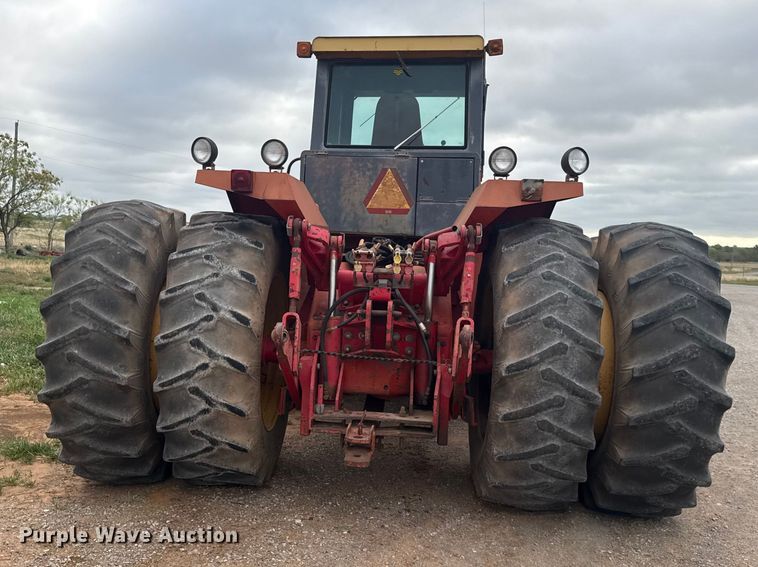 image for item ET5196 1982 Versatile 895 4WD tractor
