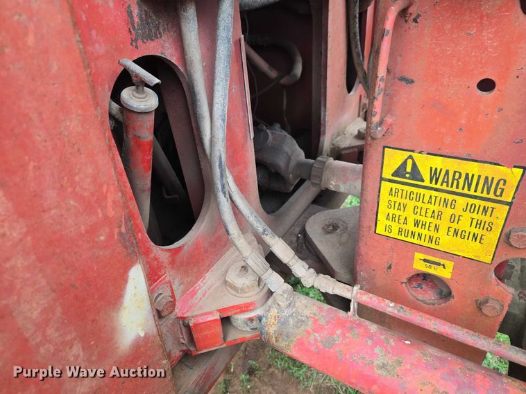 image for item ET5196 1982 Versatile 895 4WD tractor