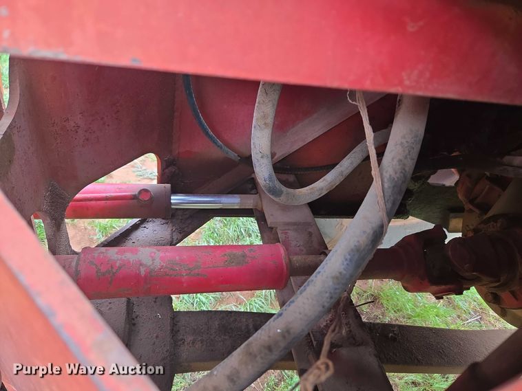 image for item ET5196 1982 Versatile 895 4WD tractor