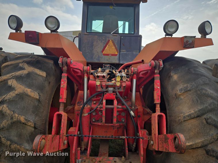 image for item ET5196 1982 Versatile 895 4WD tractor