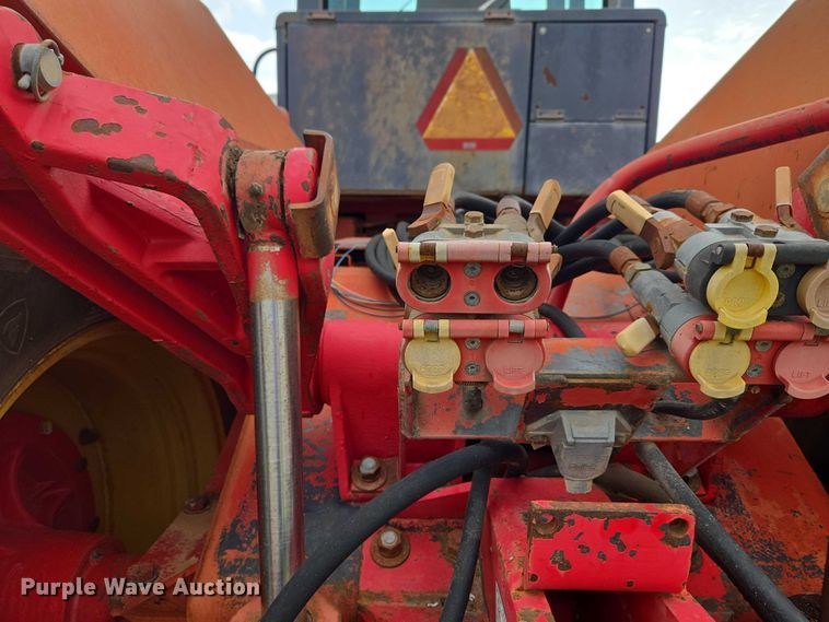 image for item ET5196 1982 Versatile 895 4WD tractor