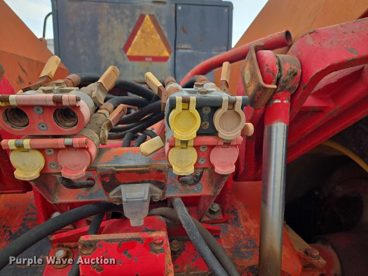 image for item ET5196 1982 Versatile 895 4WD tractor