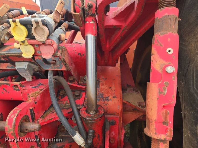 image for item ET5196 1982 Versatile 895 4WD tractor