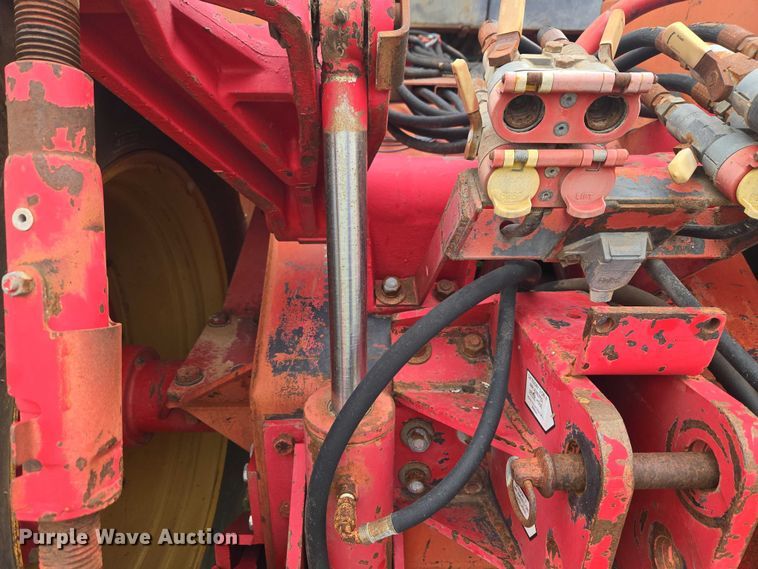 image for item ET5196 1982 Versatile 895 4WD tractor