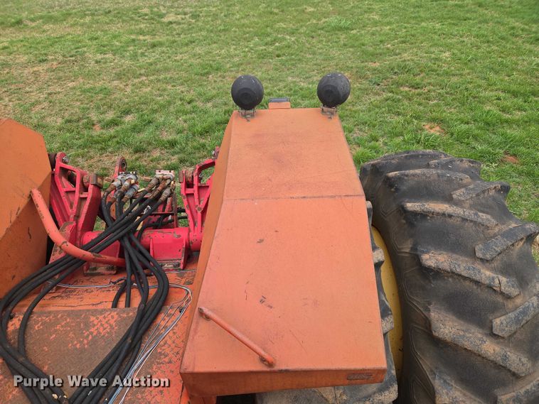 image for item ET5196 1982 Versatile 895 4WD tractor