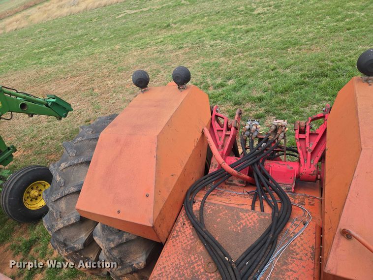 image for item ET5196 1982 Versatile 895 4WD tractor