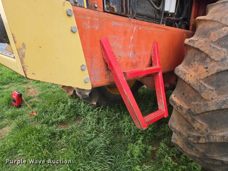 image for item ET5196 1982 Versatile 895 4WD tractor