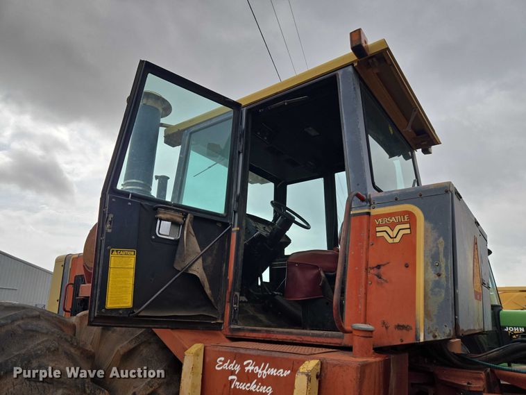 image for item ET5196 1982 Versatile 895 4WD tractor