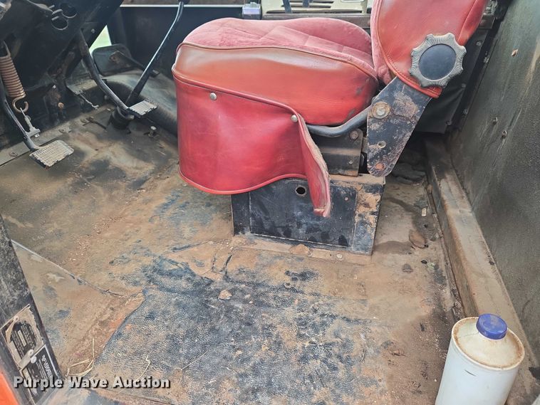 image for item ET5196 1982 Versatile 895 4WD tractor