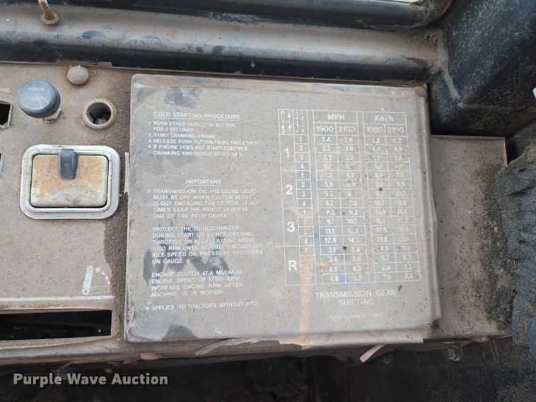 image for item ET5196 1982 Versatile 895 4WD tractor