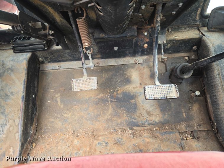 image for item ET5196 1982 Versatile 895 4WD tractor