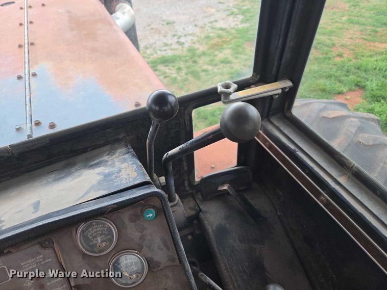 image for item ET5196 1982 Versatile 895 4WD tractor