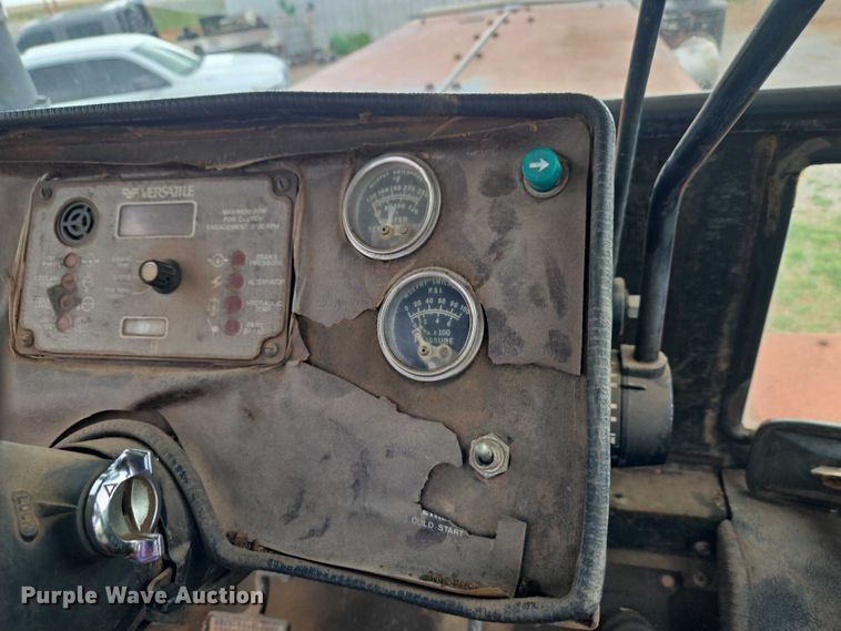 image for item ET5196 1982 Versatile 895 4WD tractor