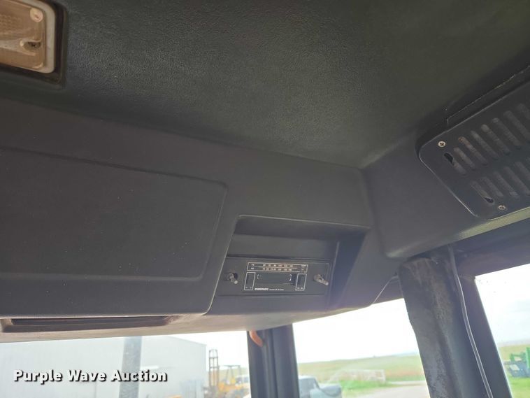 image for item ET5196 1982 Versatile 895 4WD tractor