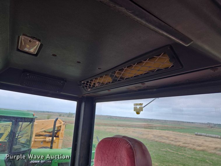 image for item ET5196 1982 Versatile 895 4WD tractor