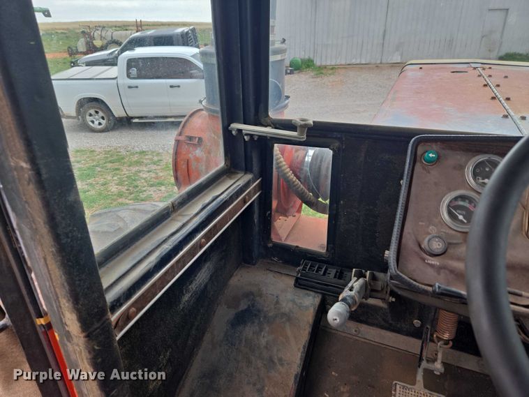 image for item ET5196 1982 Versatile 895 4WD tractor