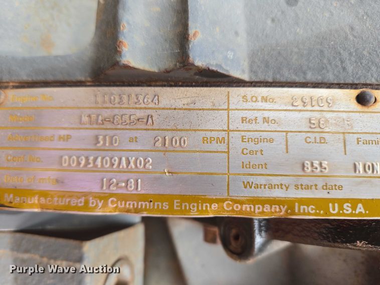 image for item ET5196 1982 Versatile 895 4WD tractor