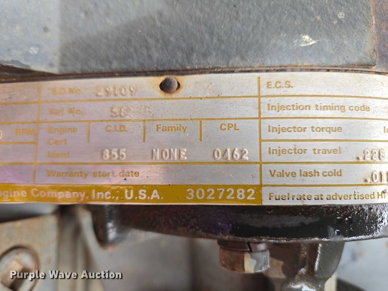 image for item ET5196 1982 Versatile 895 4WD tractor