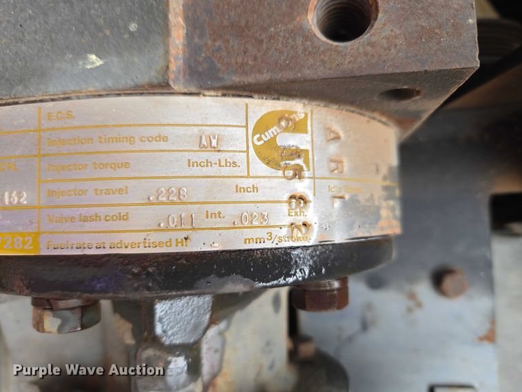 image for item ET5196 1982 Versatile 895 4WD tractor