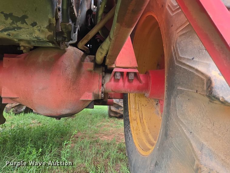 image for item ET5196 1982 Versatile 895 4WD tractor