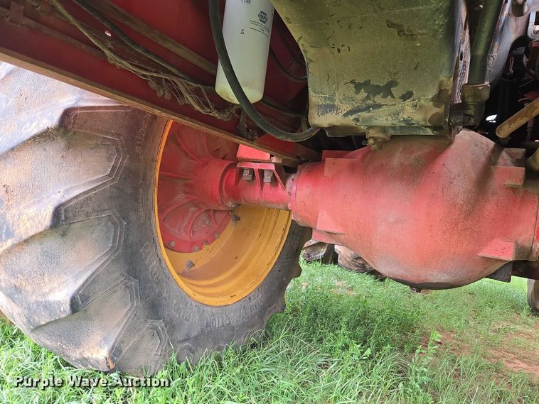 image for item ET5196 1982 Versatile 895 4WD tractor