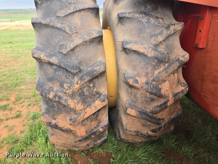 image for item ET5196 1982 Versatile 895 4WD tractor