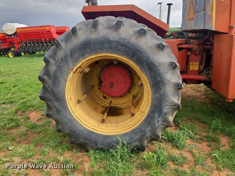 image for item ET5196 1982 Versatile 895 4WD tractor