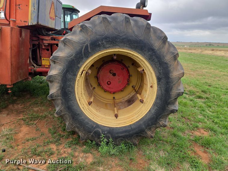 image for item ET5196 1982 Versatile 895 4WD tractor