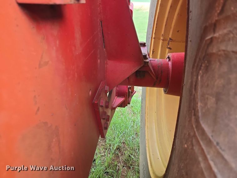 image for item ET5196 1982 Versatile 895 4WD tractor