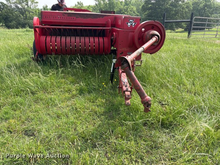 image for item EU5517 Massey Ferguson 12 small square baler