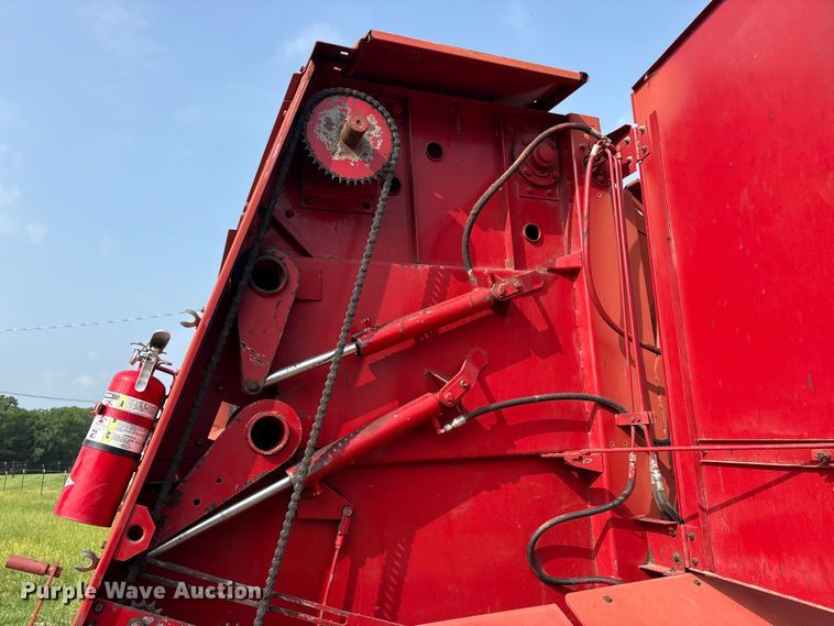 image for item EU5518 Case international 8460 round baler