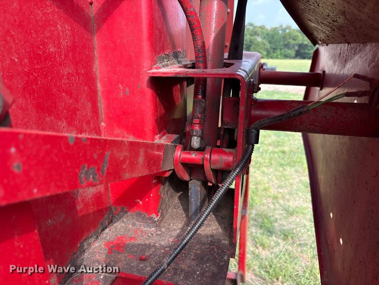 image for item EU5518 Case international 8460 round baler