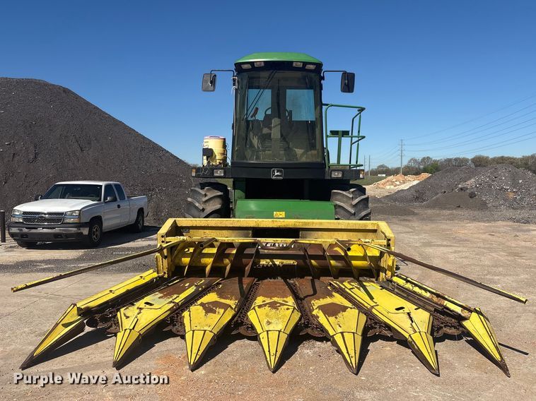 image for item EV2904 1992 John Deere 6710 forage harvester