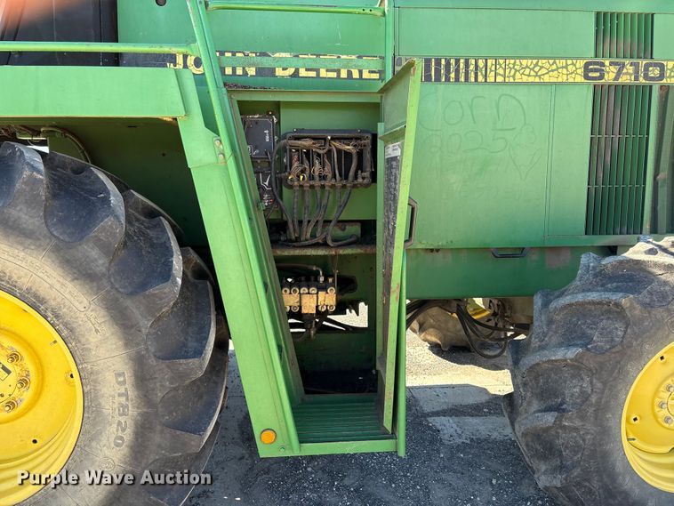 image for item EV2904 1992 John Deere 6710 forage harvester