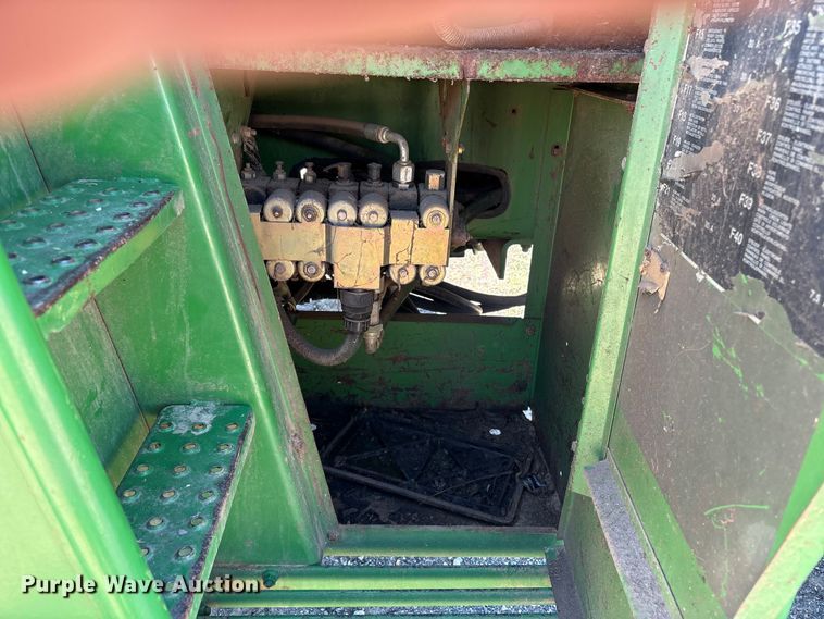 image for item EV2904 1992 John Deere 6710 forage harvester