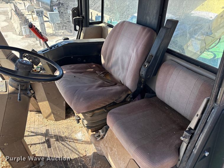 image for item EV2904 1992 John Deere 6710 forage harvester