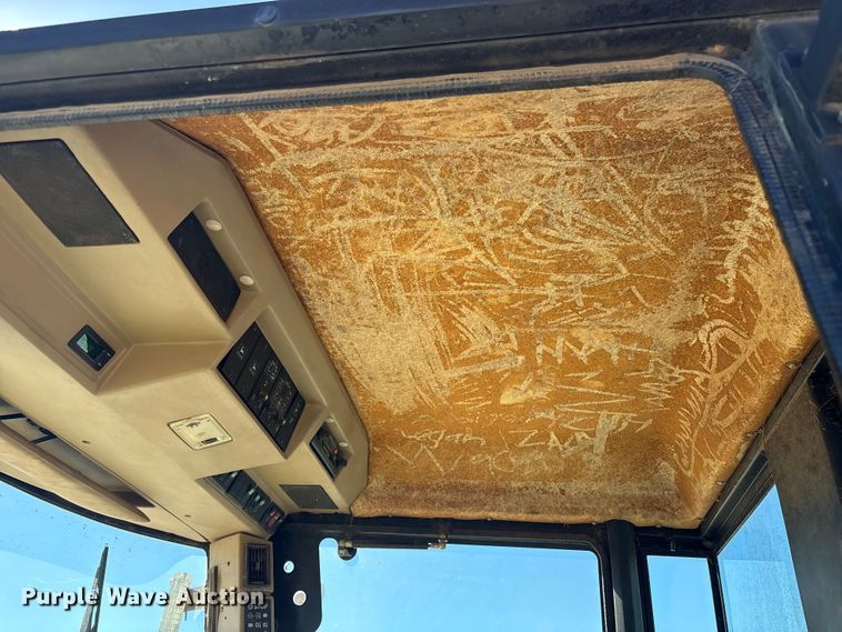 image for item EV2904 1992 John Deere 6710 forage harvester