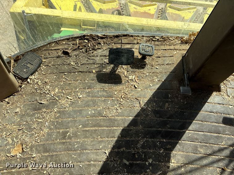 image for item EV2904 1992 John Deere 6710 forage harvester