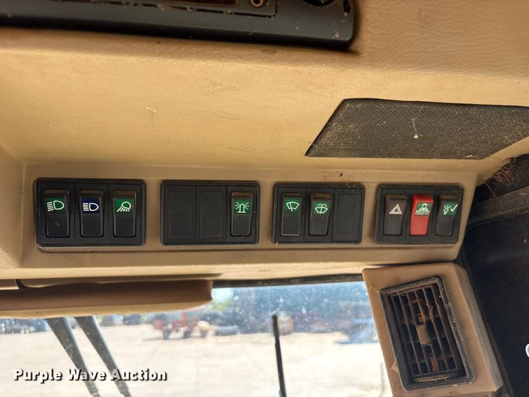 image for item EV2904 1992 John Deere 6710 forage harvester