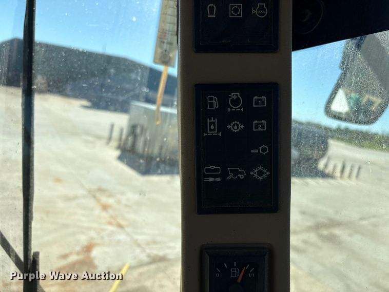 image for item EV2904 1992 John Deere 6710 forage harvester