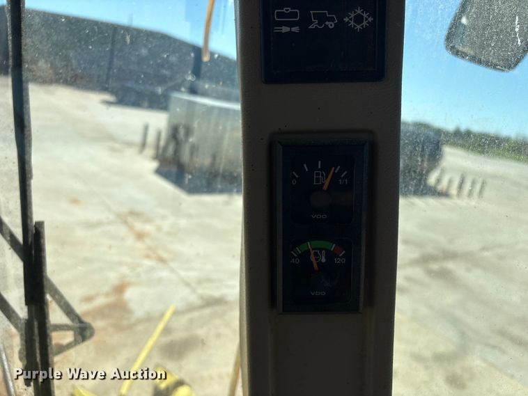 image for item EV2904 1992 John Deere 6710 forage harvester