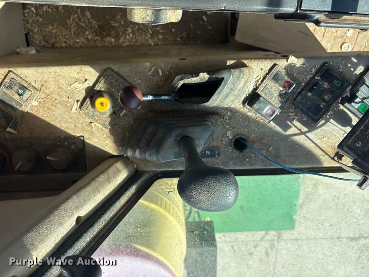 image for item EV2904 1992 John Deere 6710 forage harvester