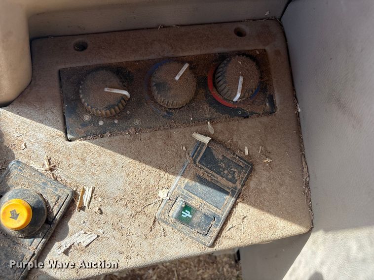 image for item EV2904 1992 John Deere 6710 forage harvester