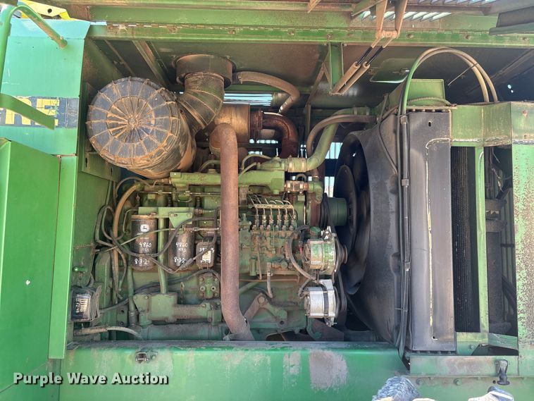 image for item EV2904 1992 John Deere 6710 forage harvester